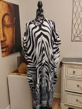 Women's Black & White Zebra Print Kaftan